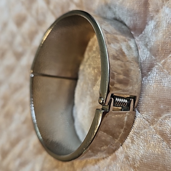 Bangle Statement Bracelet Hinged Magnetic Closure - Picture 6 of 10